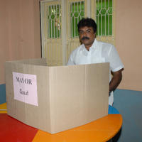Vijayakanth and Premalatha casting votes - Stills